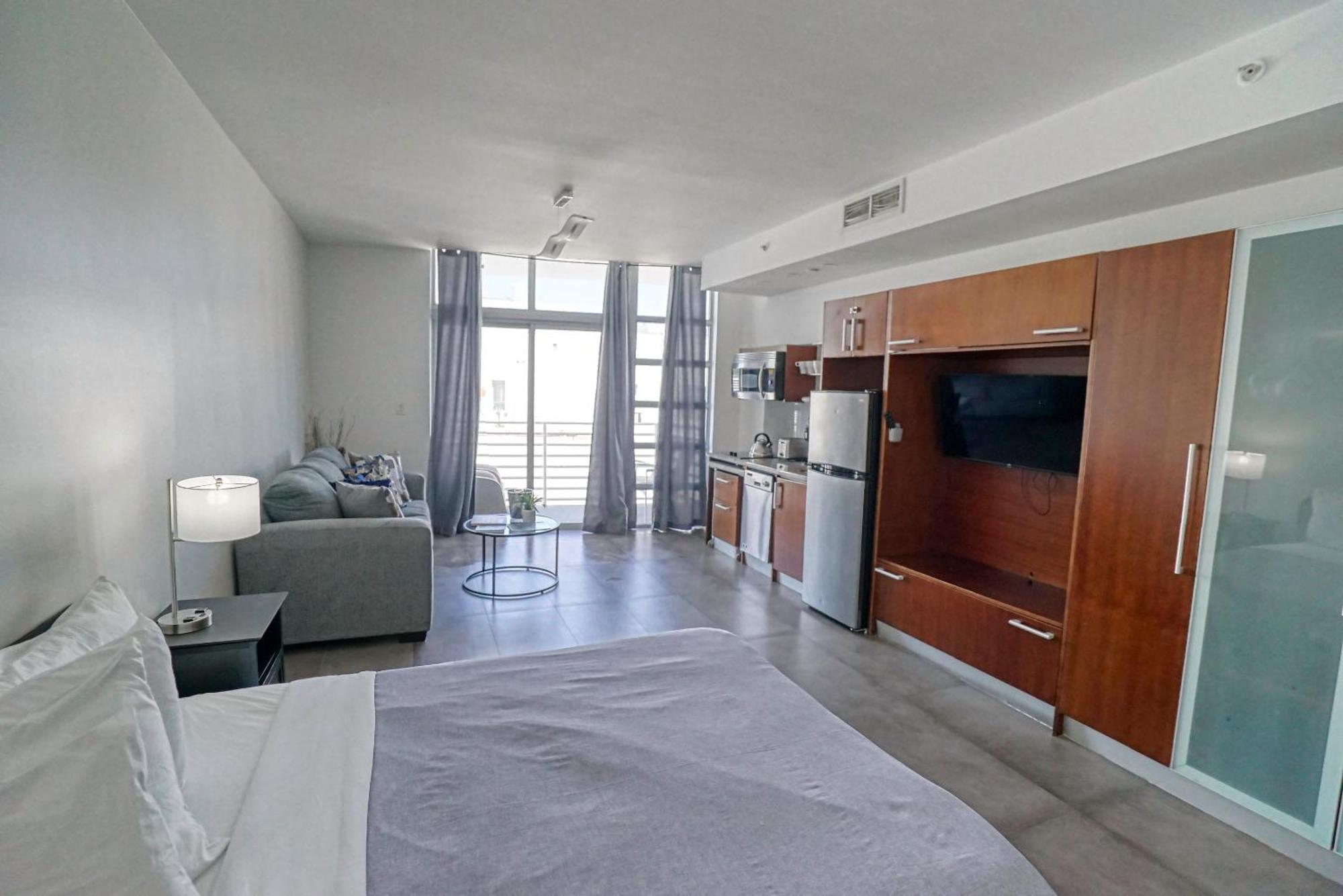Deluxe Apartments At The Congress Miami Beach Exterior photo