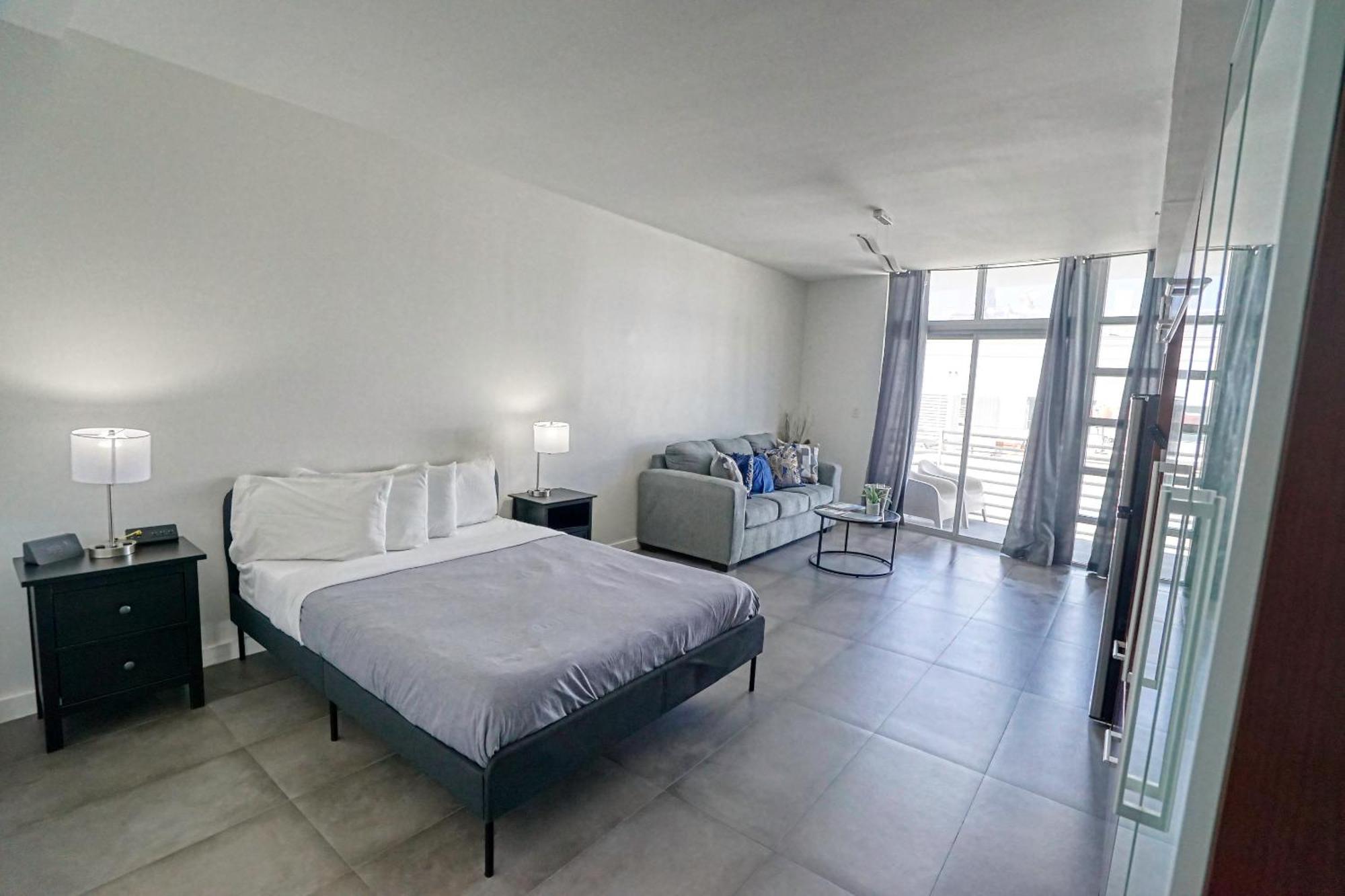Deluxe Apartments At The Congress Miami Beach Exterior photo