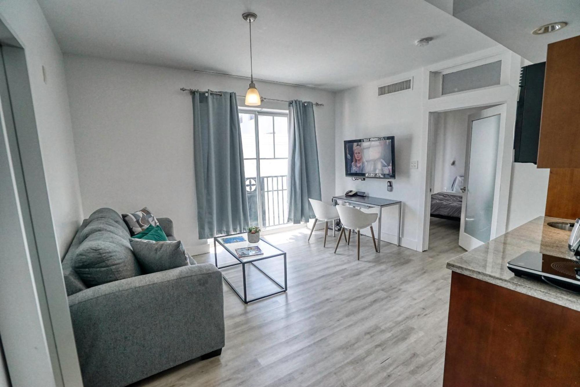 Deluxe Apartments At The Congress Miami Beach Exterior photo