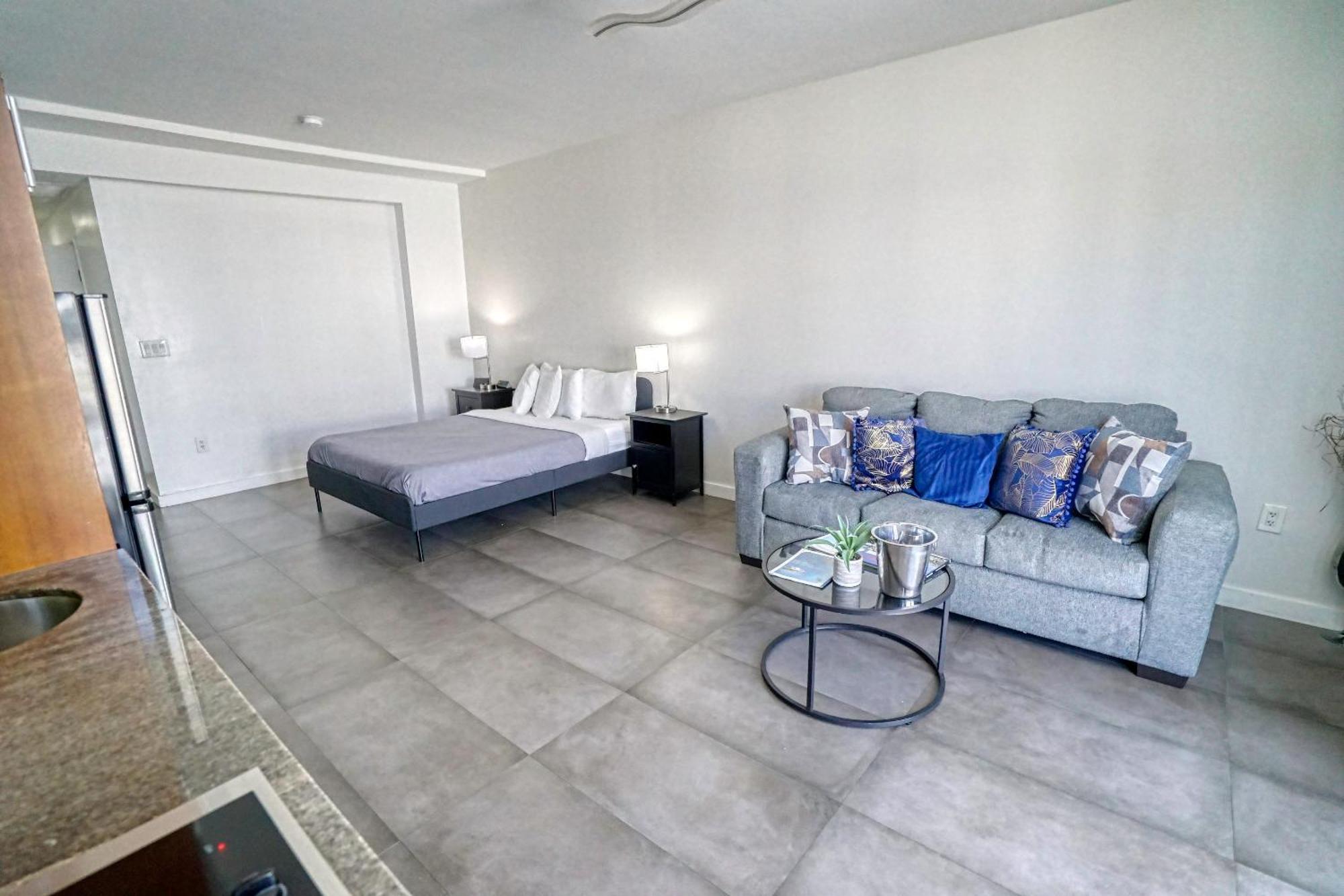 Deluxe Apartments At The Congress Miami Beach Exterior photo